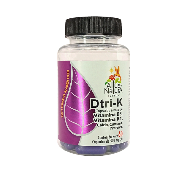 Frasco transparente de cápsulas de vitamina D3 y vitamina K1 con etiqueta blanca y morada sobre fondo blanco.